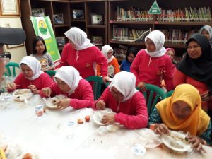 Perayaan Unik HUT Kota Bekasi, Makan Bakso Beranak Tercepat