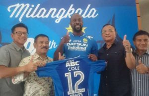 Mantan Pemain West Ham United Resmi Berkostum Persib Bandung