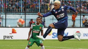 Selamat, El Loco Raih Sepatu Emas Piala Presiden