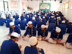 Jelang UN, SMP Al-Muhadjirin Bekasi Khatamkan Al Quran