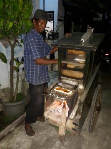 Bernostalgia Bersama Kue Rangi