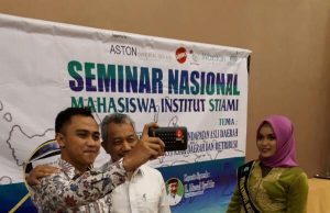 Wawali Jadi Objek Selfie Mahasiswa