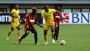 Laga perdana Bhayangkara FC vs Perseru Serui. Bhayangkara FC unggul 2-1