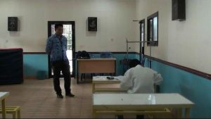 SEORANG PELAJAR SMP UJIAN NASIONAL DI LAPAS BULAK KAPAL