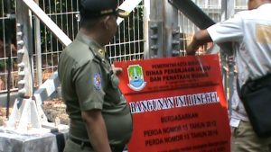 Tiga Bangunan Menara Provider dari PT. Inti Bangun Sejahtera di Segel Petugas Dinas PUPR
