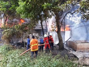 Gudang Torn Air Habis Dilahap Si Jago Merah