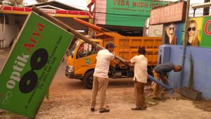 Pajak Tertunggak, Dinas PUPR Tebang 24 Reklame di Kota Bekasi