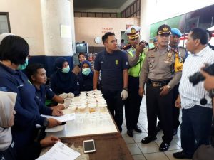 Demi Memberikan Keamanan Dan Kenyamanan Pemudik, Ratusan Supir Bus Lakukan Tes Urine
