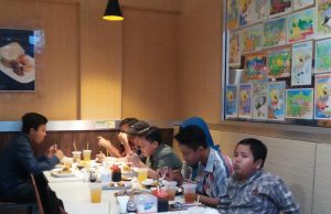 Menikmati Berbagai Pilihan menu di Bakmi Kalimalang Cab. Rawalumbu