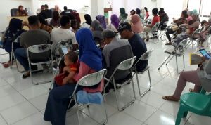 Warga Antusias Lakukan Pemutihan Akta Kelahiran