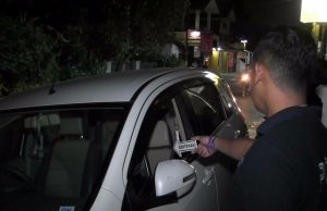 Ditinggal Makan Bersama Keluarga, Mobil Pria Ini Dibobol Maling