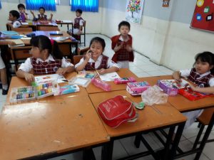 Seru, Sekolah Dasar Ini Sambut HUT RI Dengan Lomba Mewarnai