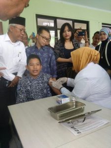 Siswa SMP Negeri 2 Diimunisasi Campak