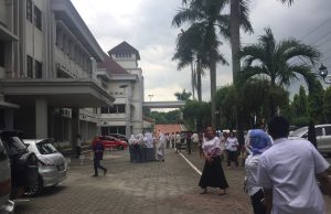 Bekasi Merasakan Gempa 6.4 SR, Pegawai DPRD Berhamburan Keluar