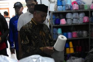 Syaikhu Serap Aspirasi Kunjungi Pengrajin Rajut Binong Jati