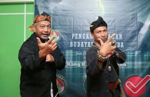 Syaikhu Terima Penganugerahan Budayawan Sunda