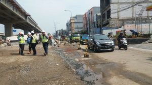 Sesuaikan Pembangunan Tol Becakayu, 21 Reklame Besar Diturunkan