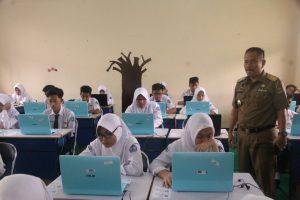 Pj Wali Kota Pantau UNBK Sekolah Menengah Pertama
