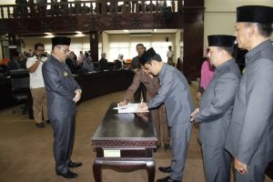 Pemkot dan DPRD Kota Bekasi Setujui 6 Raperda Menjadi Perda