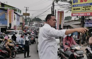 Terjebak Kemacetan, Wakil Walikota Bekasi Turun ke Jalan