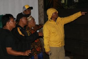 Wali Kota Bekasi Tinjau Banjir Akibat Runtuhnya Tembok Swalayan Naga Pondok Melati