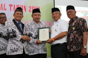 Wali Kota Bekasi menghadiri Perayaan Puncak HUT PGRI ke 73