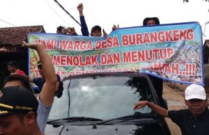 TPA Burangkeng Ditutup Warga, Kabupaten Bekasi ‘Tertimbun’ Sampah