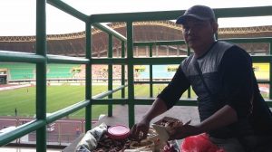Sate Kikil yang Melegenda di Stadion Patriot