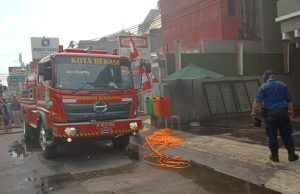 Kerugian Kebakaran Studio Foto di Pondok Gede Rp 3,7 Miliar