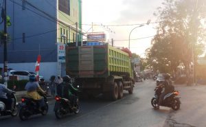 Pelajar SMP Tewas Terlindas Dump Truk di Jalan Perjuangan, Begini Kronologinya