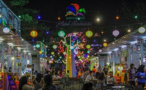 Sensasi Makan Burger Pakai Nasi di Downtown Walk Festival Summarecon Bekasi