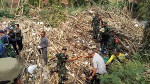 FOTO: Sampah Bambu Sungai Cikeas