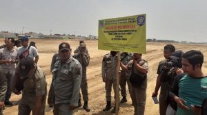 Satpol PP Tutup Aktivitas Pengurukan Lahan Perumahan Green City di Tambun Utara