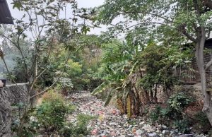 Sampah Menumpuk Lagi di Kali Bahagia, Pembersihan Terkendala Bangunan Liar