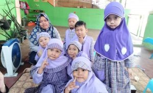 Atap Sekolah TK di Pondokmelati Ambruk, Siswanya Belajar di Teras