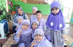 Atap Sekolah TK di Pondokmelati Ambruk, Siswanya Belajar di Teras
