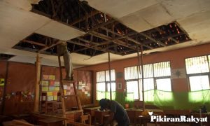 Atap SD Sukadami Ambruk Timpa Siswa