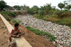 Bupati Bekasi Ultimatum Seluruh Camat Soal Sampah di Kali