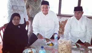 Setiap Jumat, Lurah Mustikajaya Ajak Makan Bareng Warga Paling Miskin