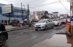 Jalan di Depan GP Mal Kembali Rusak Parah