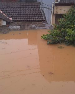 Evakuasi Korban Banjir Lambat, Begini Respon Wali Kota dan Ridwan Kamil