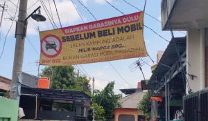 Kisah Pak RW, Bereskan Parkir di Jalan Hanya Lewat Spanduk