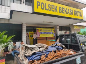 Komplotan Pencuri Besi Proyek Tol di Bekasi Ditangkap