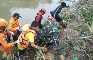 Anak Hilang Terbawa Arus Kali Bekasi Ditemukan Meninggal Dunia