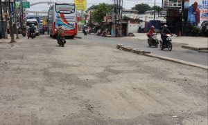 Jalan Rusak Depan BTC Akhirnya Diperbaiki Pemerintah, Walau Hanya Sementara