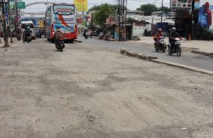 Jalan Rusak Depan BTC Akhirnya Diperbaiki Pemerintah, Walau Hanya Sementara