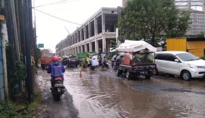 Tolong! Jalan Rusak Ini Butuh Penanganan Segera