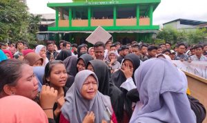Ratusan Siswa SMA 12 Bikin Aksi, Tolak Guru Viral Dikeluarkan dari Sekolah
