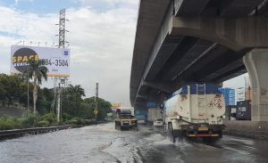 Kondisi Terkini Tol Jakarta-Cikampek yang Banjir