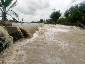 Tanggul Kali Citarum di Bekasi Jebol
